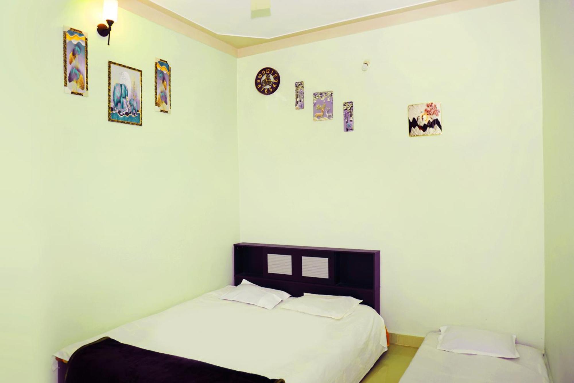 Shree Vinayak Guest House Uddzsaín Kültér fotó